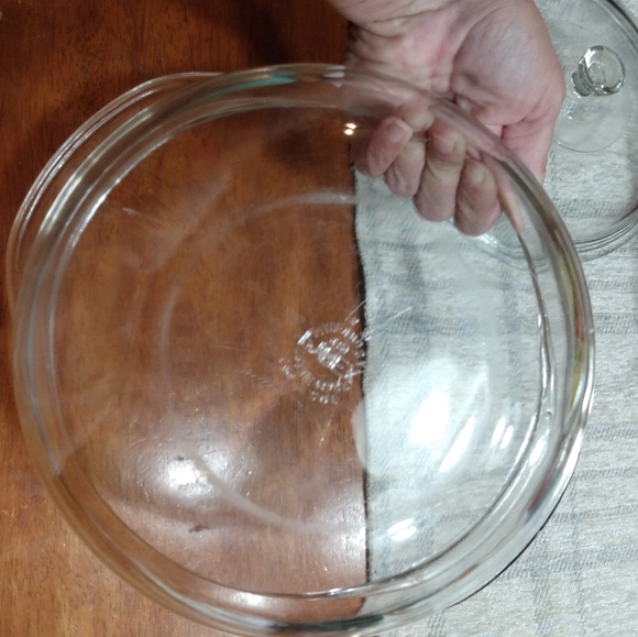 Glass Pyrex Casserole Dish with Lid - Picture 4 of 5